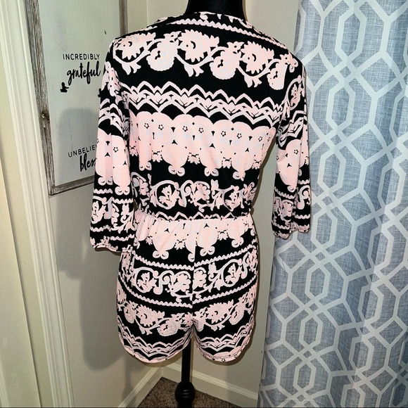 Sexy Deep V-neck Half Sleeve Printed Gathered Waist Romper - Picture 4 of 5